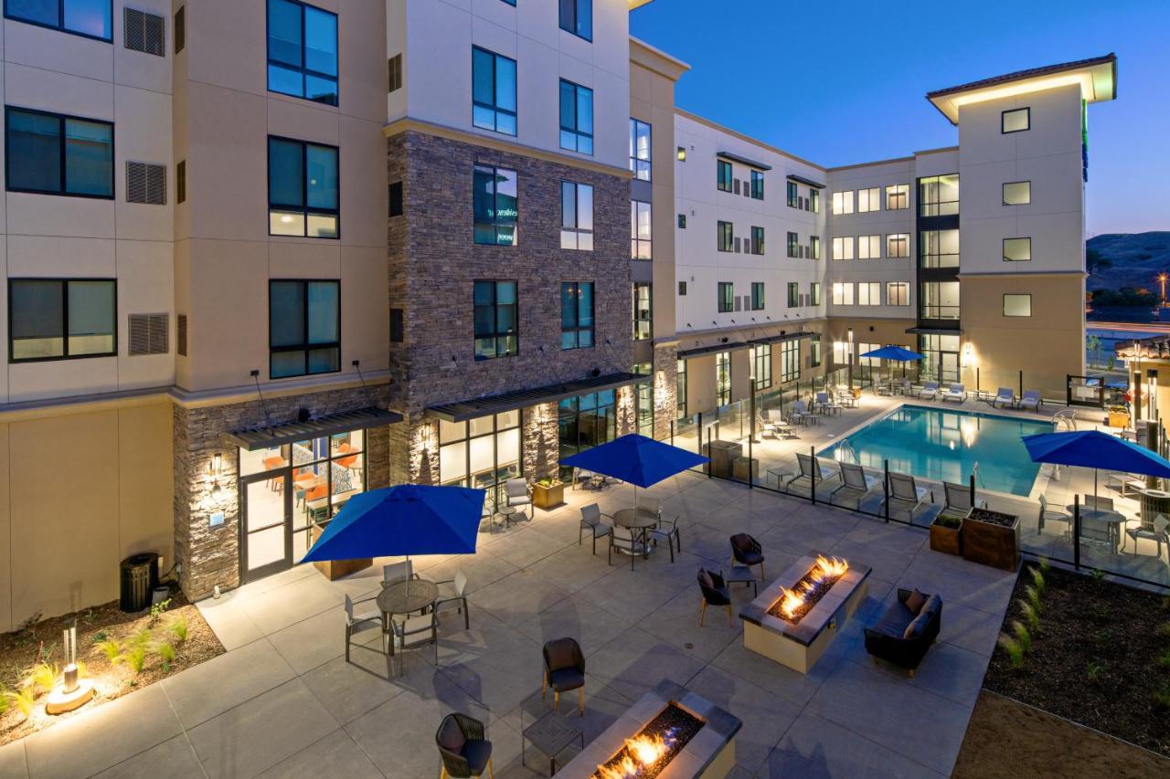 Holiday Inn Express & Suites - Valencia - Santa Clarita By Ihg Exterior foto