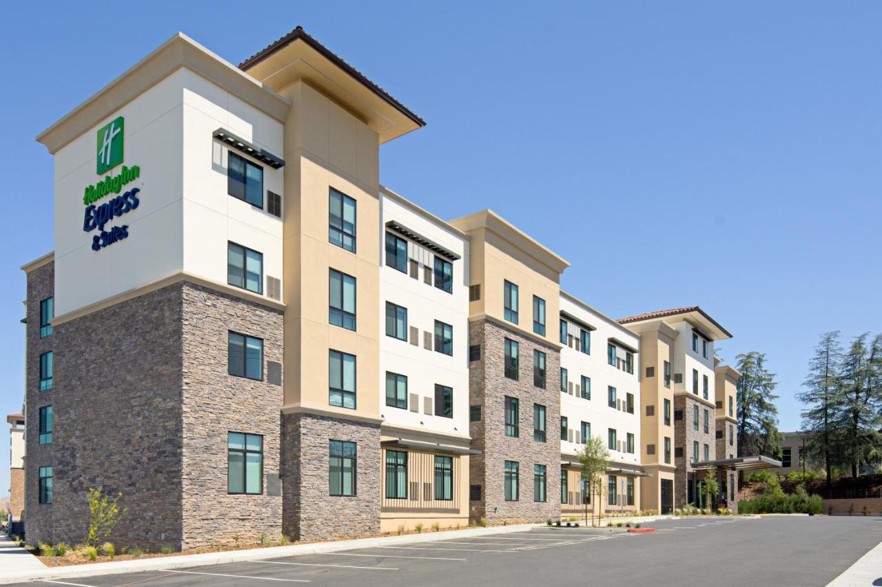 Holiday Inn Express & Suites - Valencia - Santa Clarita By Ihg Exterior foto