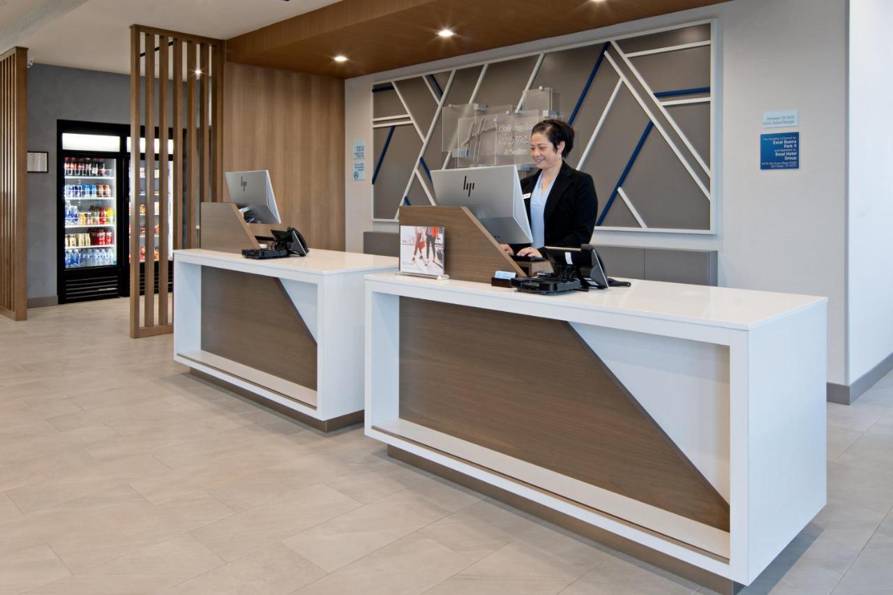Holiday Inn Express & Suites - Valencia - Santa Clarita By Ihg Exterior foto