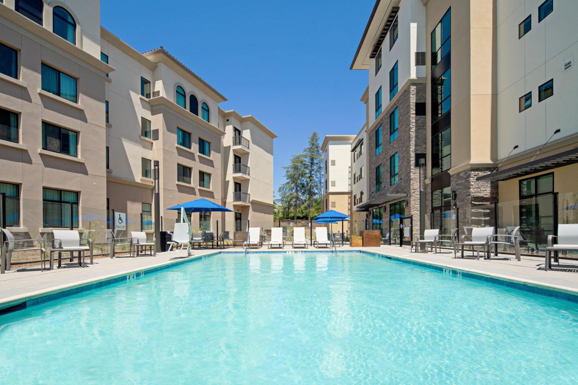 Holiday Inn Express & Suites - Valencia - Santa Clarita By Ihg Exterior foto